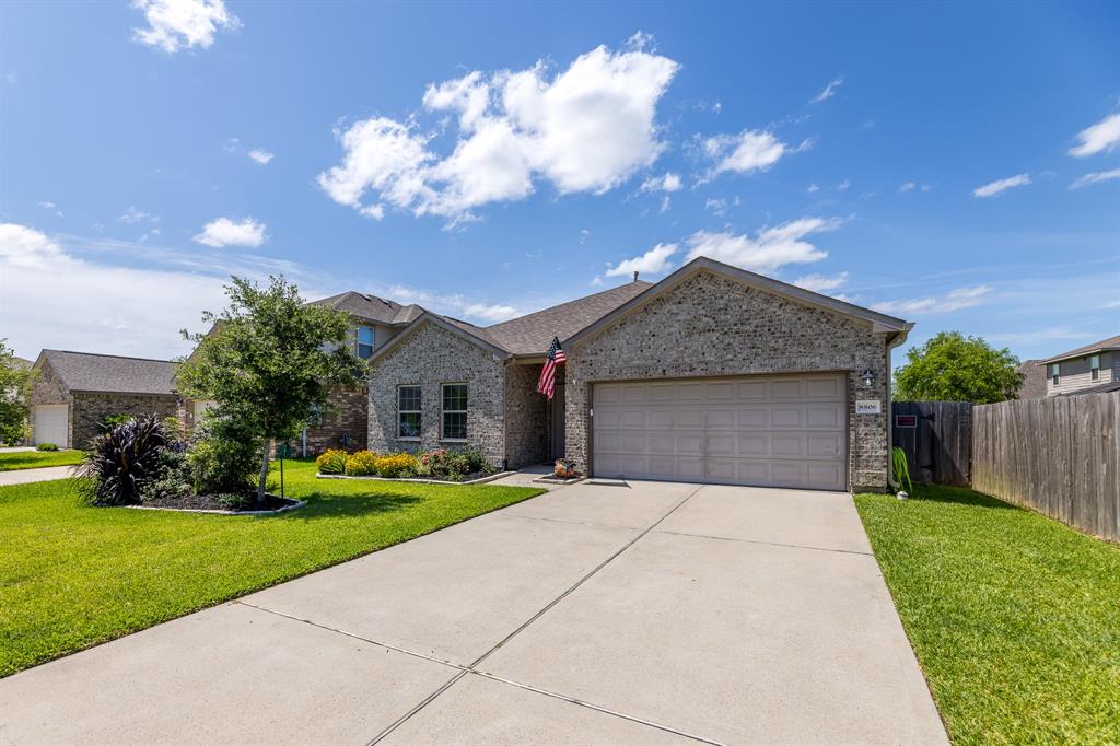 8806 Explorer Drive, Texas City, Texas image 2