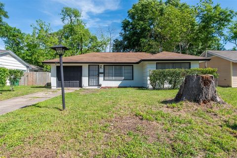 Single Family Residence in Houston TX 5819 Belmark Street.jpg