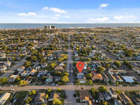 Single Family Residence in Galveston TX 1805 54th Street 1.jpg