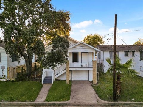 Single Family Residence in Galveston TX 1805 54th Street.jpg