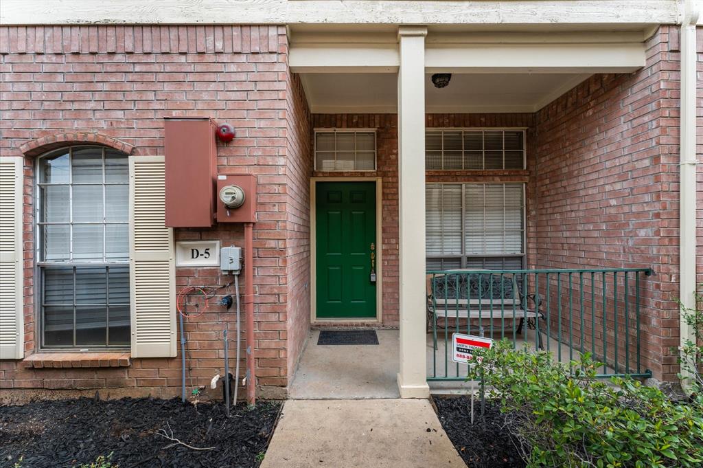 2710 Grants Lake Boulevard D5