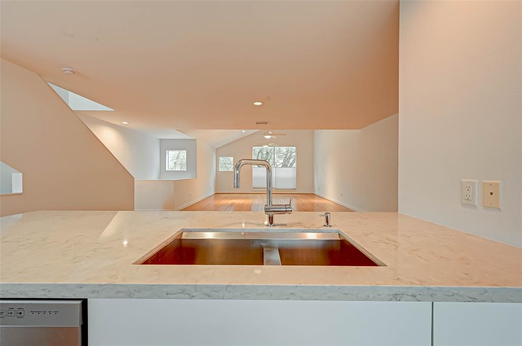 Houston, Texas 77004, United States, 2 Bedrooms Bedrooms, ,2 BathroomsBathrooms,Residential,Pending,188740