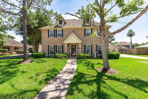 Single Family Residence in Friendswood TX 1702 Keystone Drive 2.jpg