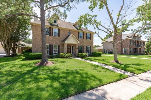 Single Family Residence in Friendswood TX 1702 Keystone Drive 3.jpg