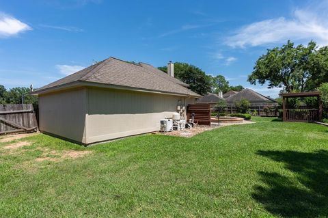 Single Family Residence in Friendswood TX 1702 Keystone Drive 45.jpg