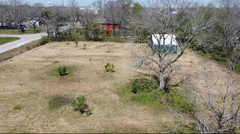 Photo of 400 Holman Street, La Marque, TX 77568 (MLS # 73776121)