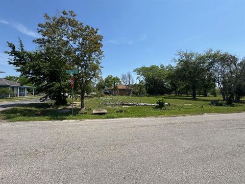Photo of 530 El Paso Avenue, Port Arthur, TX 77640 (MLS # 71451749) Photo of 530 El Paso Avenue, Port Arthur, TX 77640 (MLS # 71451749)