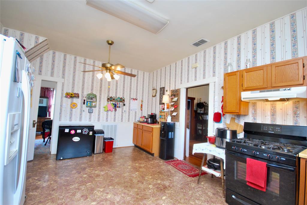 301 S Pecan St, Moulton, Texas image 10