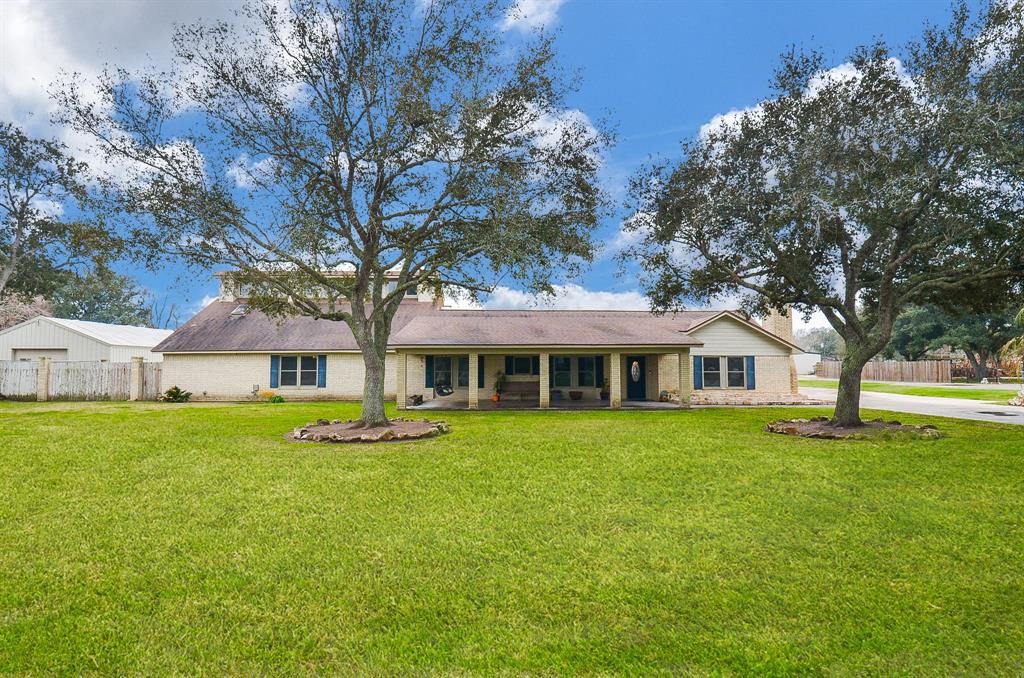 419 Western Acres Drive, El Campo, Texas image 1