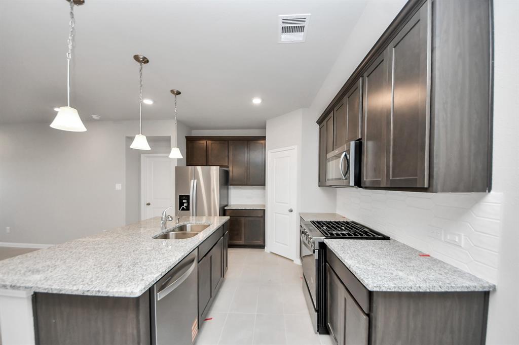 5839 Majestic Sky Drive, Katy, Texas image 15