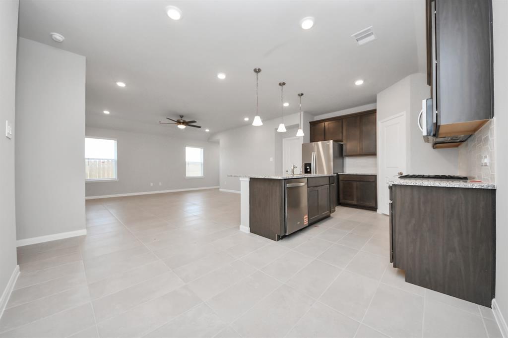 5839 Majestic Sky Drive, Katy, Texas image 11