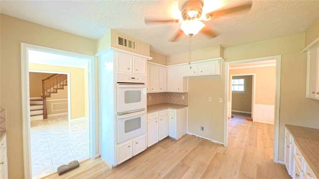 8210 Hollyleaf Drive, Spring, Texas image 14