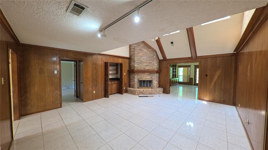 8210 Hollyleaf Drive, Spring, Texas image 9