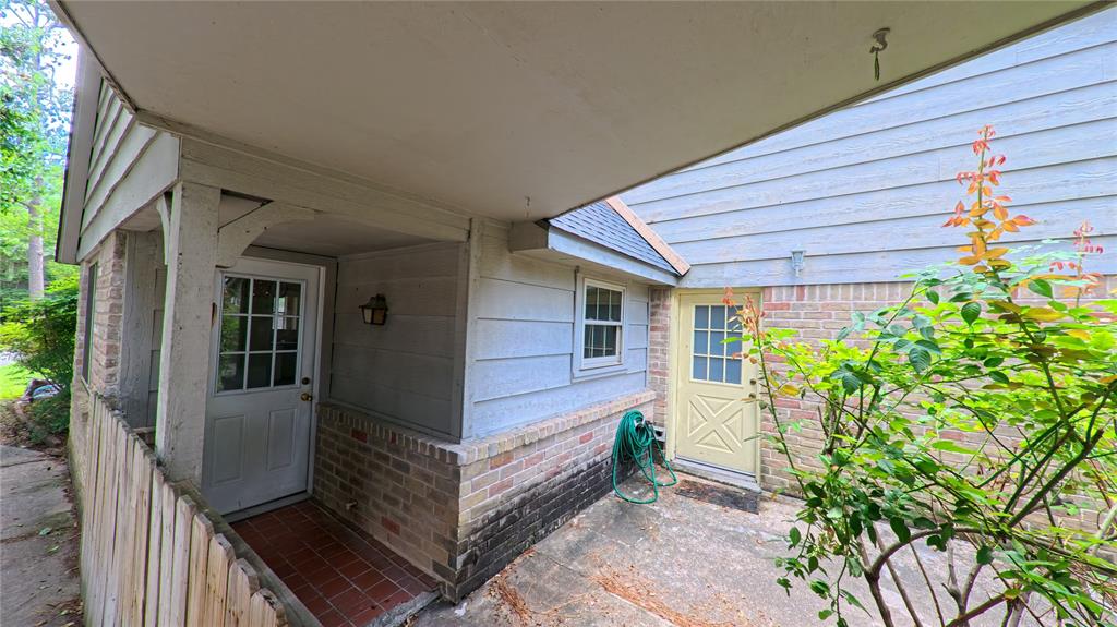 8210 Hollyleaf Drive, Spring, Texas image 6