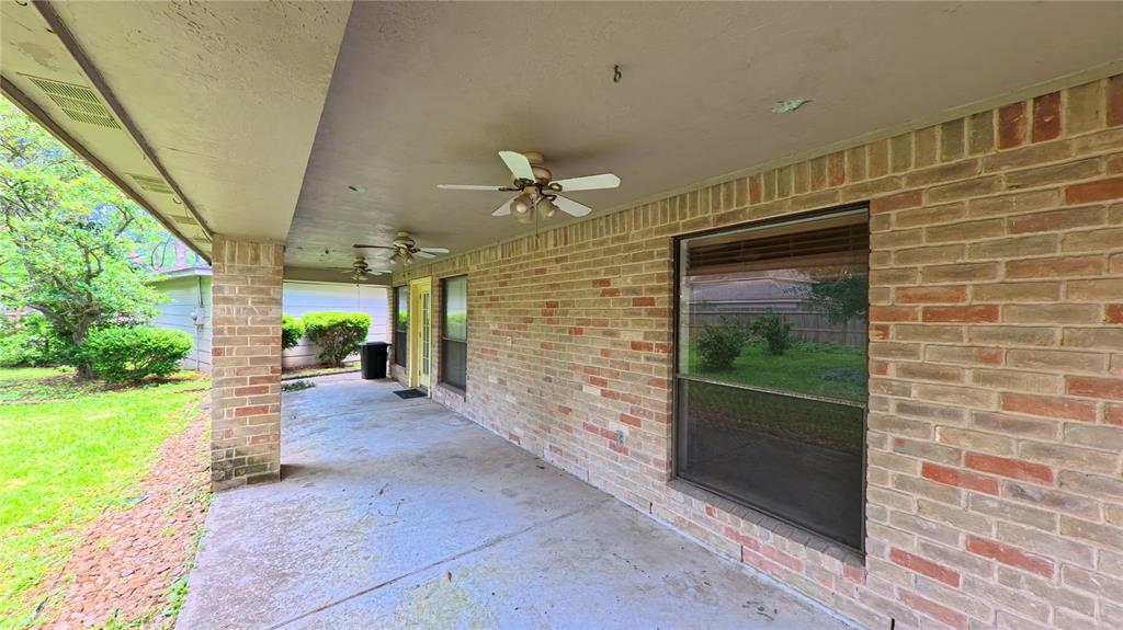 8210 Hollyleaf Drive, Spring, Texas image 24