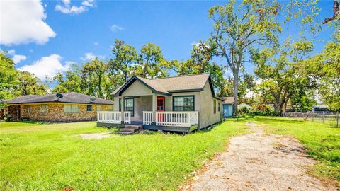 A home in Clute