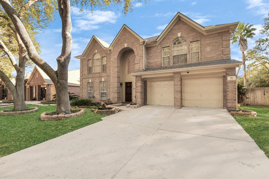 319 Trailwood Court, Sugar Land, Texas image 3