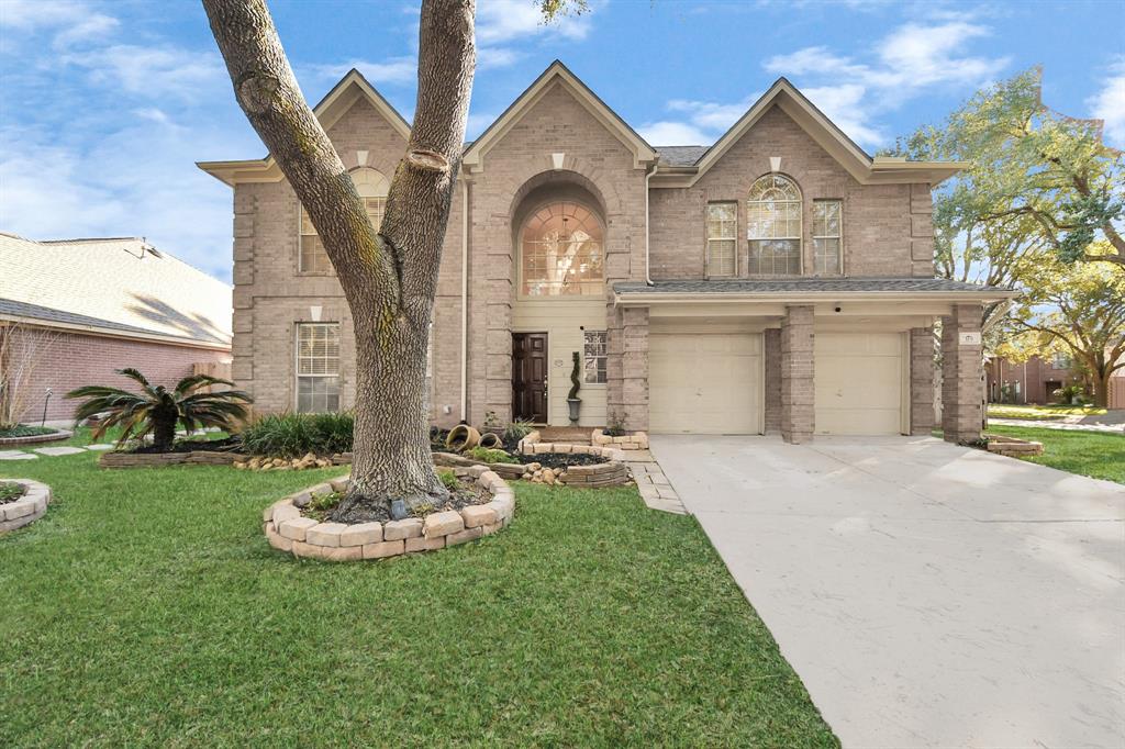 319 Trailwood Court, Sugar Land, Texas image 2