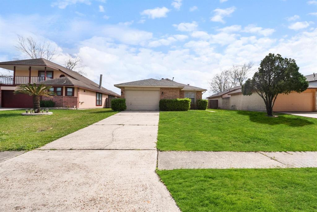 15242 Peachmeadow Lane, Channelview, Texas image 1
