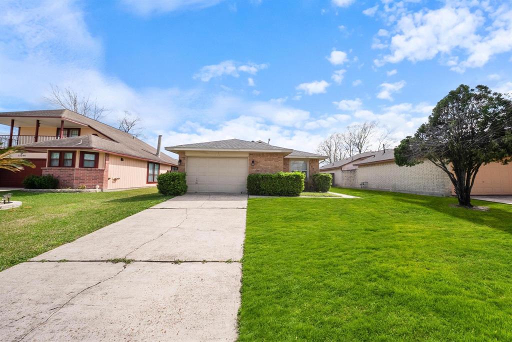 15242 Peachmeadow Lane, Channelview, Texas image 2
