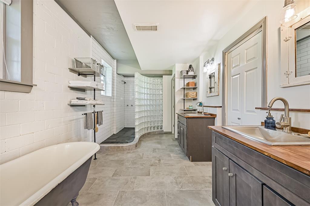 Hitchcock, Texas 77563, United States, 4 Bedrooms Bedrooms, ,4 BathroomsBathrooms,Residential,Active,181490