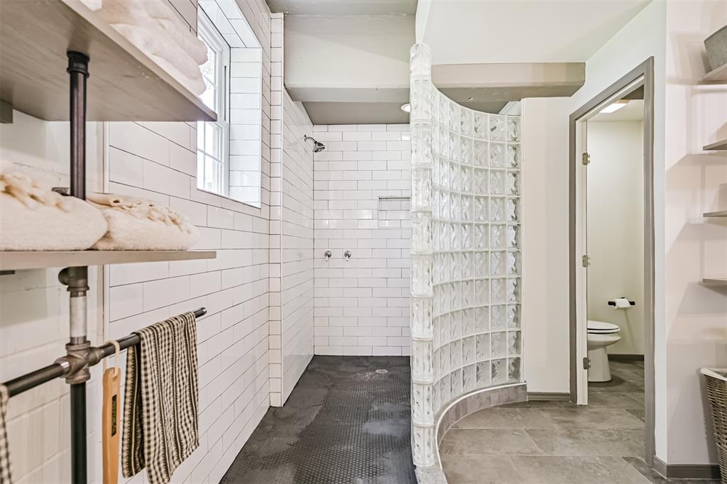 Hitchcock, Texas 77563, United States, 4 Bedrooms Bedrooms, ,4 BathroomsBathrooms,Residential,Active,181490