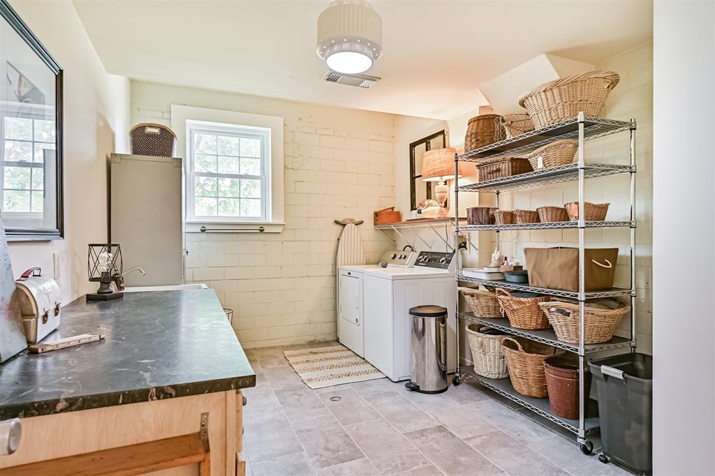 Hitchcock, Texas 77563, United States, 4 Bedrooms Bedrooms, ,4 BathroomsBathrooms,Residential,Active,181490