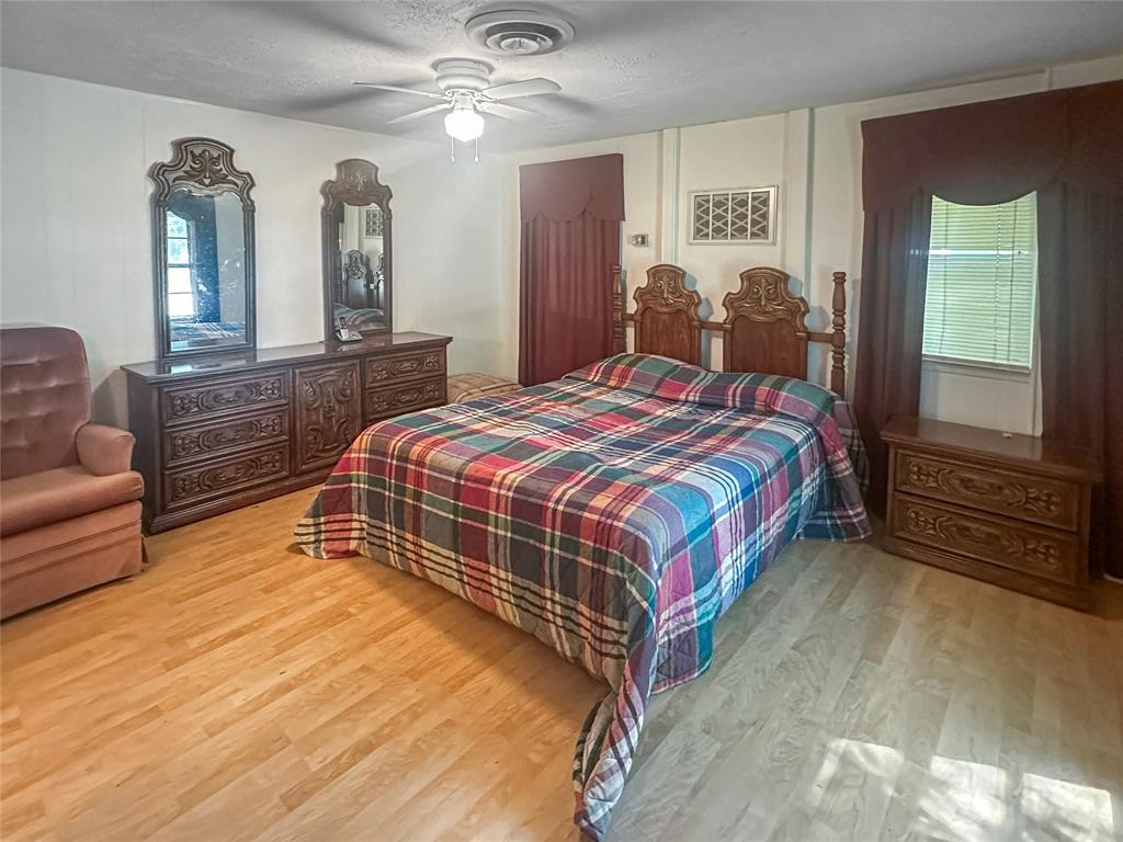 118 N Converse Street, Flatonia, Texas image 6