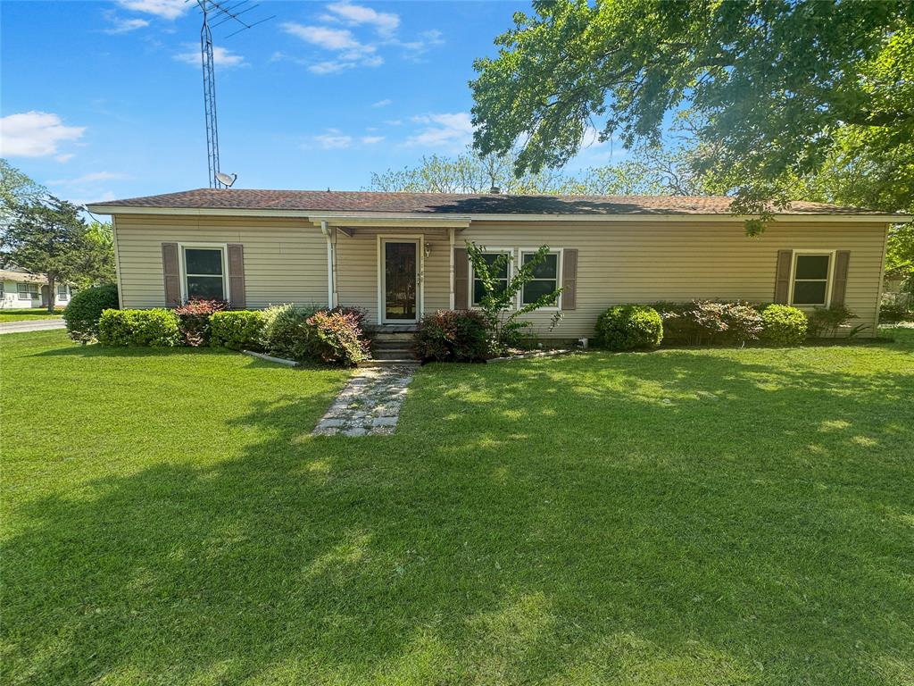 118 N Converse Street, Flatonia, Texas image 2