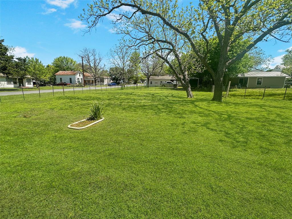 118 N Converse Street, Flatonia, Texas image 12