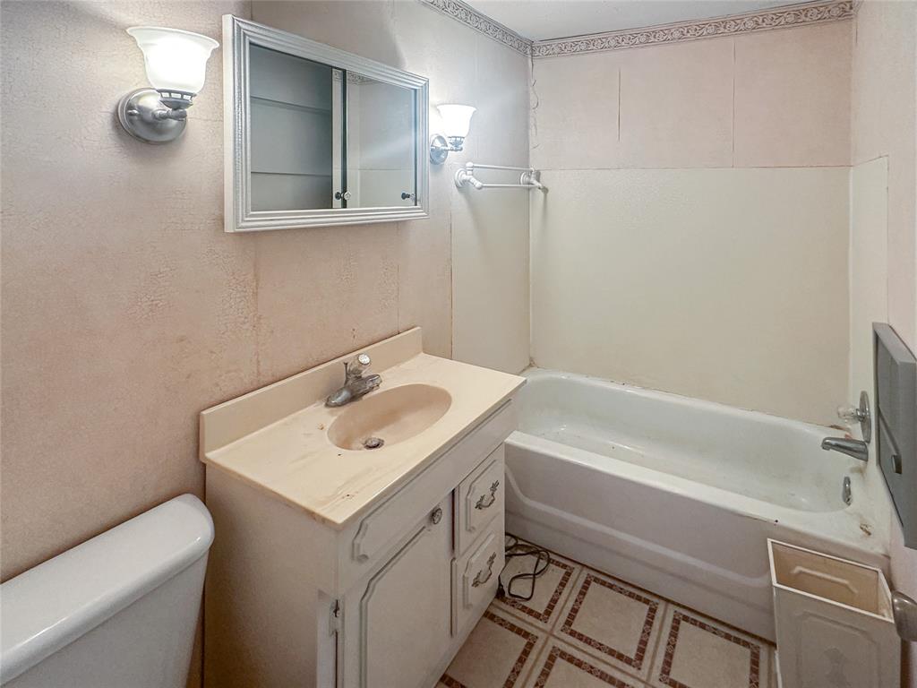 118 N Converse Street, Flatonia, Texas image 7