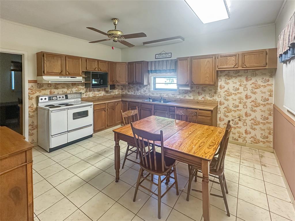 118 N Converse Street, Flatonia, Texas image 5