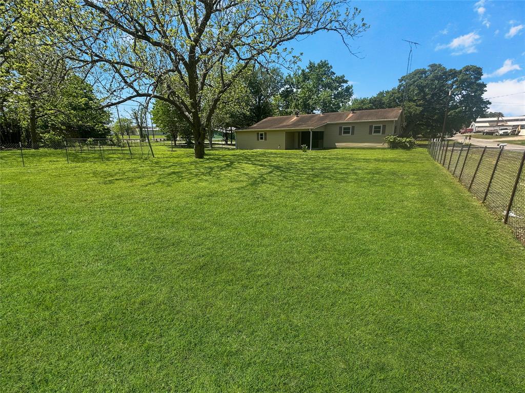 118 N Converse Street, Flatonia, Texas image 11