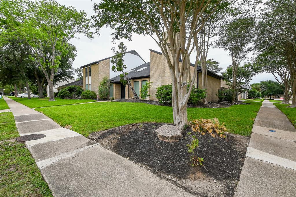 7702 Moondance Lane, Houston, Texas image 1