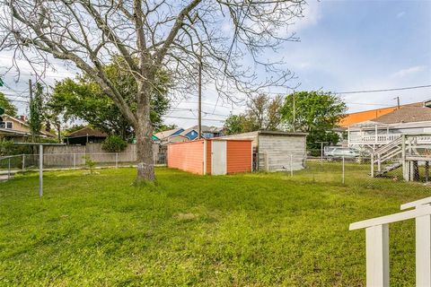 Single Family Residence in Galveston TX 4015 Avenue O 23.jpg