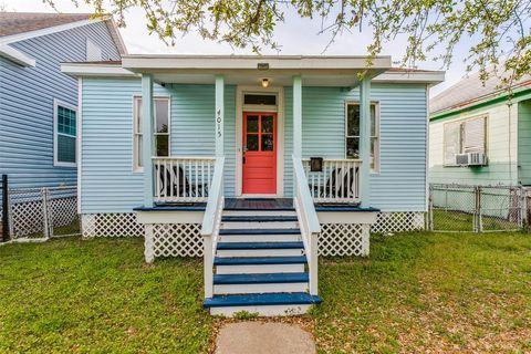 Single Family Residence in Galveston TX 4015 Avenue O 1.jpg