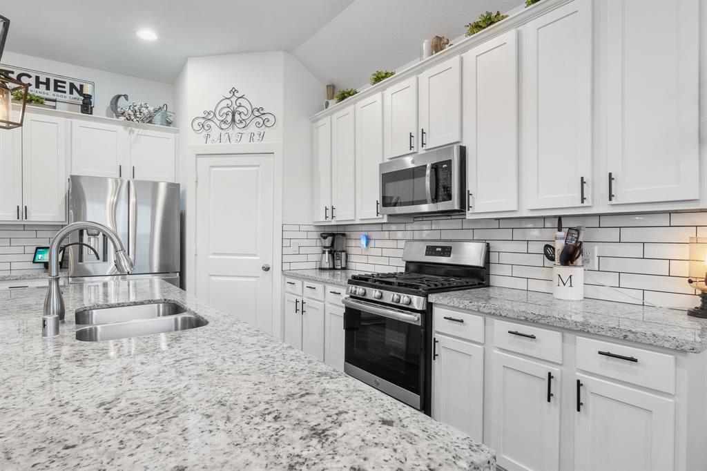 6834 Kingston Cove Lane, Willis, Texas image 14