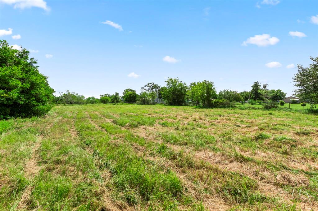 812 W Tobias Road, Ellinger, Texas image 11