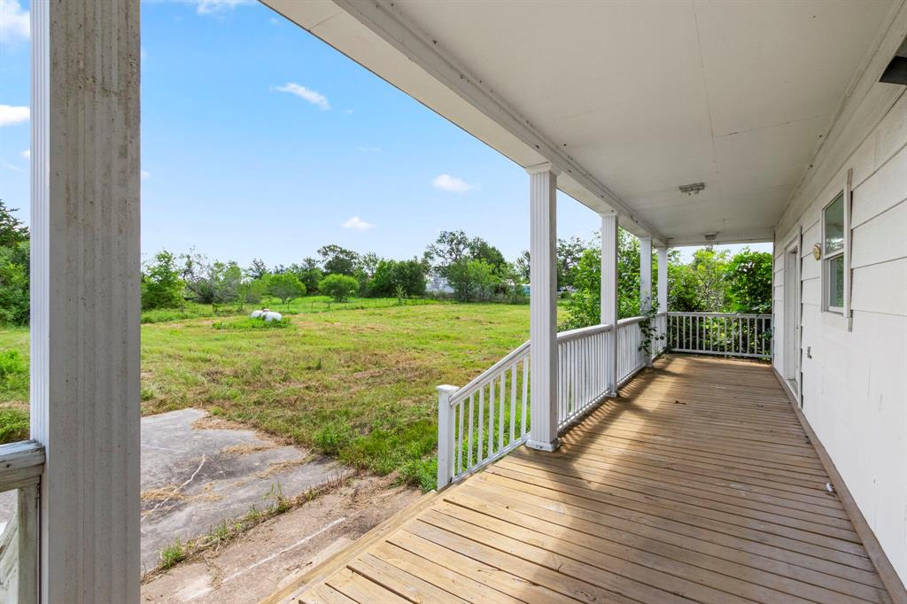 812 W Tobias Road, Ellinger, Texas image 14