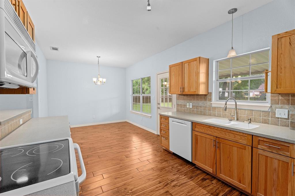 11807 Walraven Drive, Huffman, Texas image 12