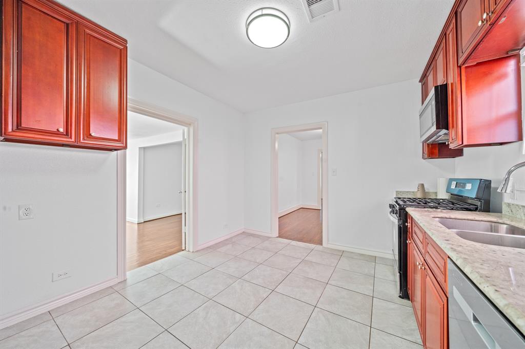 2823 Bernardo De Galvez Avenue, Galveston, Texas image 11