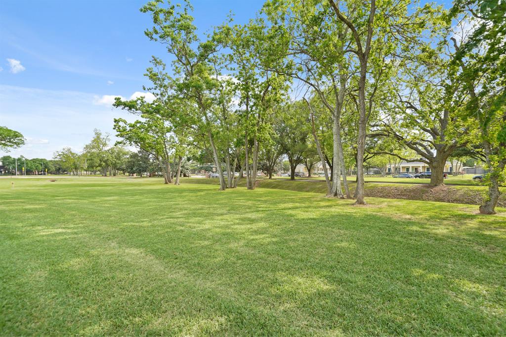 3914 N Barnett Way, Missouri City, Texas image 2