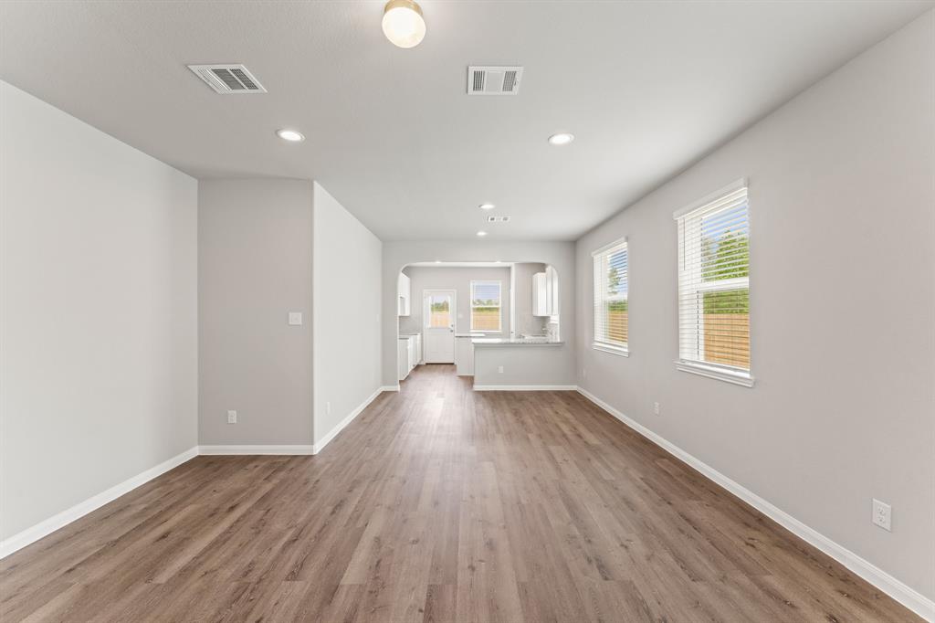 302 Elk Run Lane, Huntsville, Texas image 4