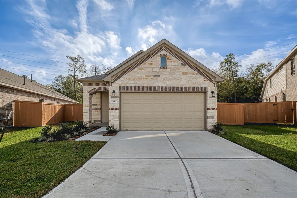 212 Emerald Thicket Lane, Huffman, Texas image 1