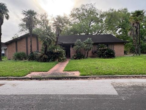 Photo of 3102 La Vista Avenue, Bay City, TX 77414 (MLS # 69844400)