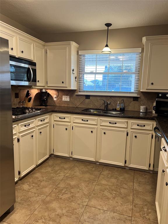3419 Kathleen Drive, Mont Belvieu, Texas image 5