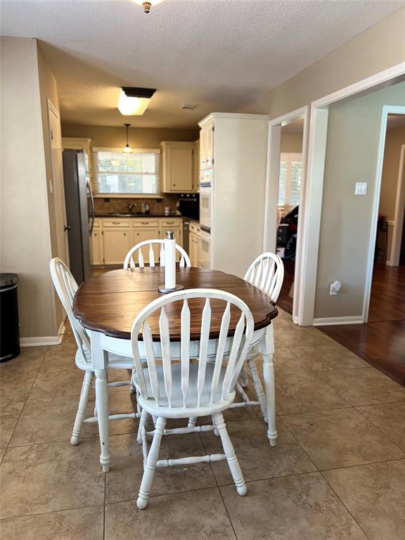 3419 Kathleen Drive, Mont Belvieu, Texas image 2