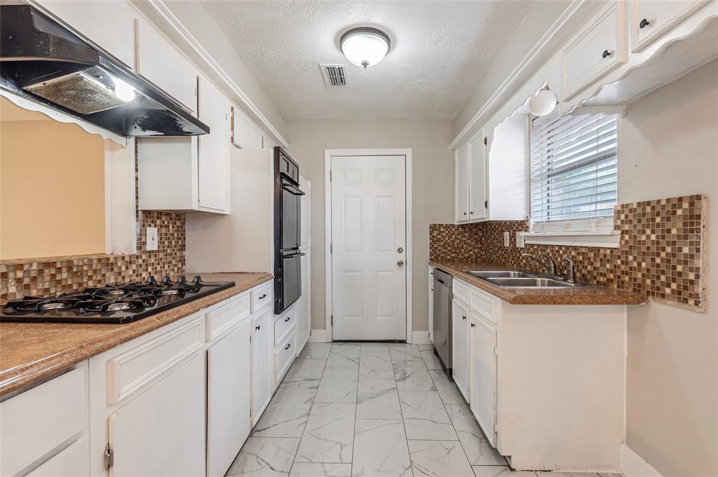 9807 Catlett Lane, La Porte, Texas image 11