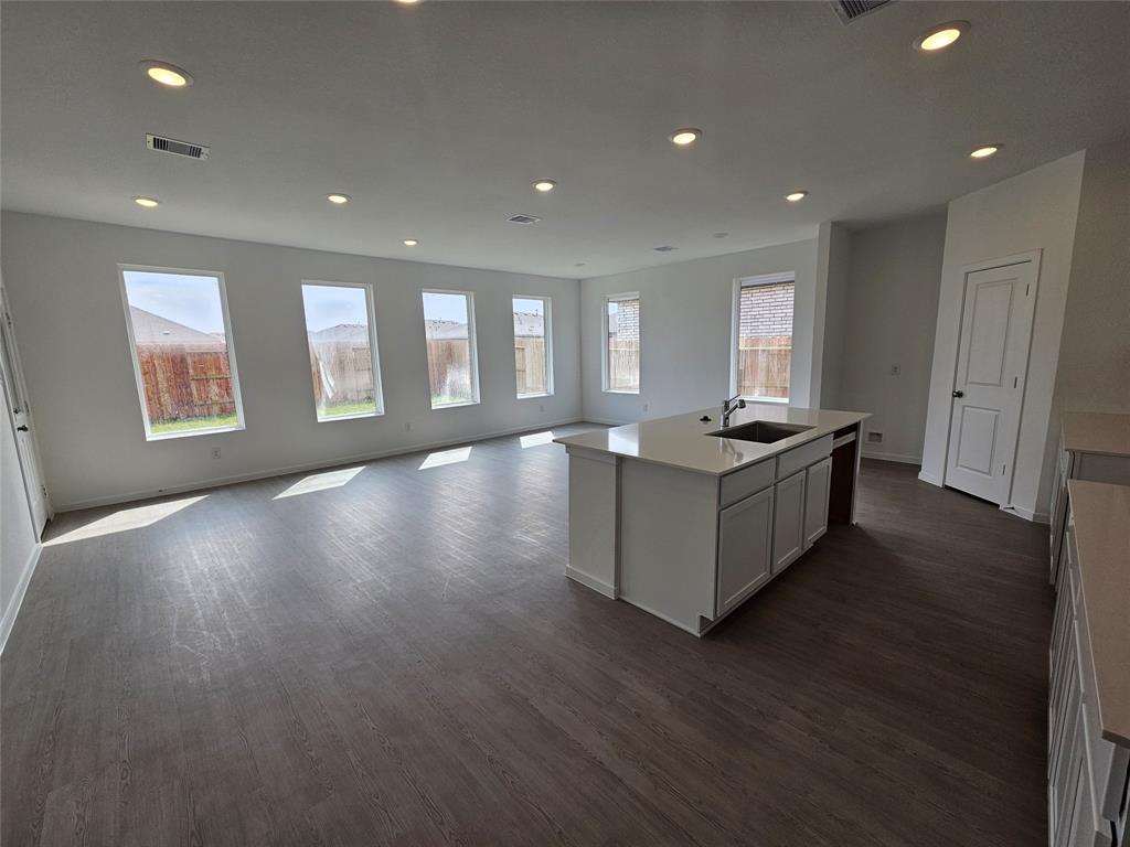 702 Blue Sky Place, Beasley, Texas image 4