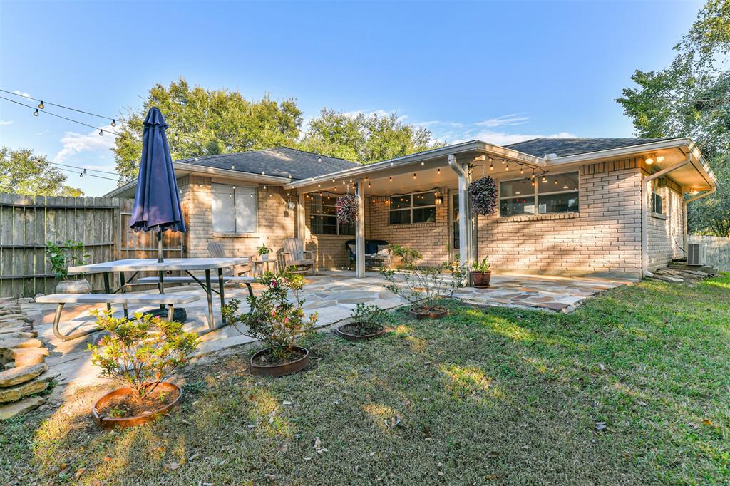 203 Lazy Hollow Drive, League City, Texas image 8